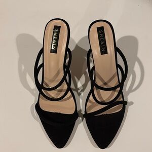 Like New She & In Faux Suede Black Strappy Slide In 4” Heel Sandal - Sz  42 Euro